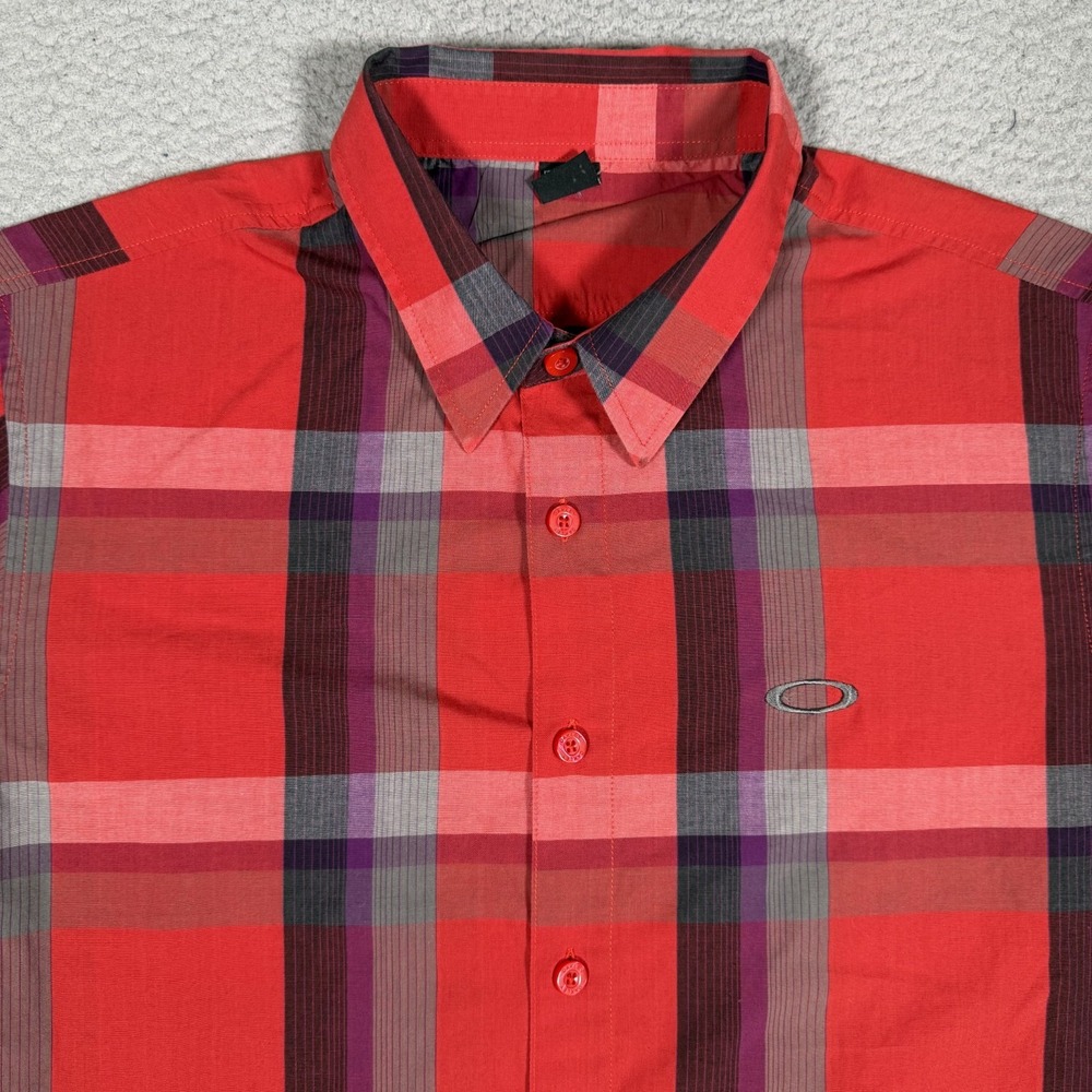 Oakley Shirt Mens Medium Red Plaid Lightweight Button Up Casual Preppy Pocket